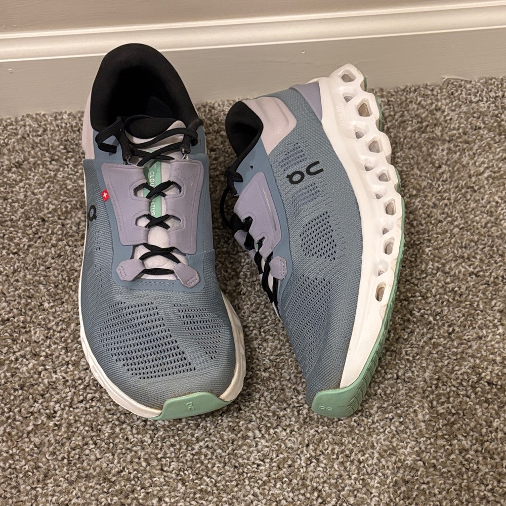 On Running Cloudstratus womens 9.5